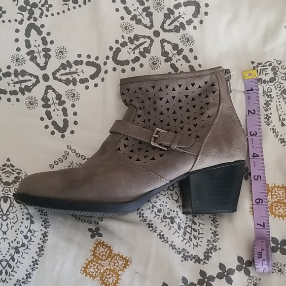 Gray Cutout Heeled Booties - Picture 7 of 11